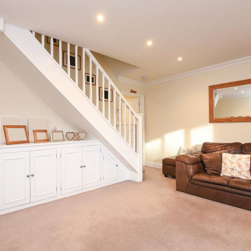 Kidlington,  Oxfordshire,  OX5 3 bed semi-detached house to rent - £2,000 pcm (£462 pw)
