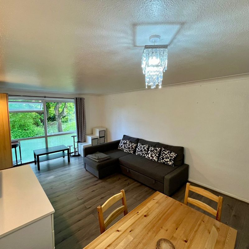 2 bed flat to rent in claybury, bushey, wd23