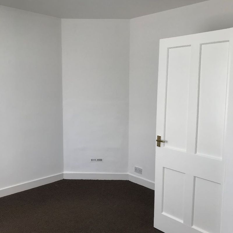 2 bedroom flat to rent at The Avenue, Edinburgh Riccarton