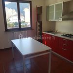 Affitto 3 camera appartamento di 100 m² in Lavena Ponte Tresa