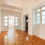 Rent 4 bedroom apartment of 194 m² in Porto