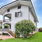Rent 5 bedroom house of 275 m² in Carmagnola