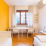 Rent 2 bedroom apartment in Milano