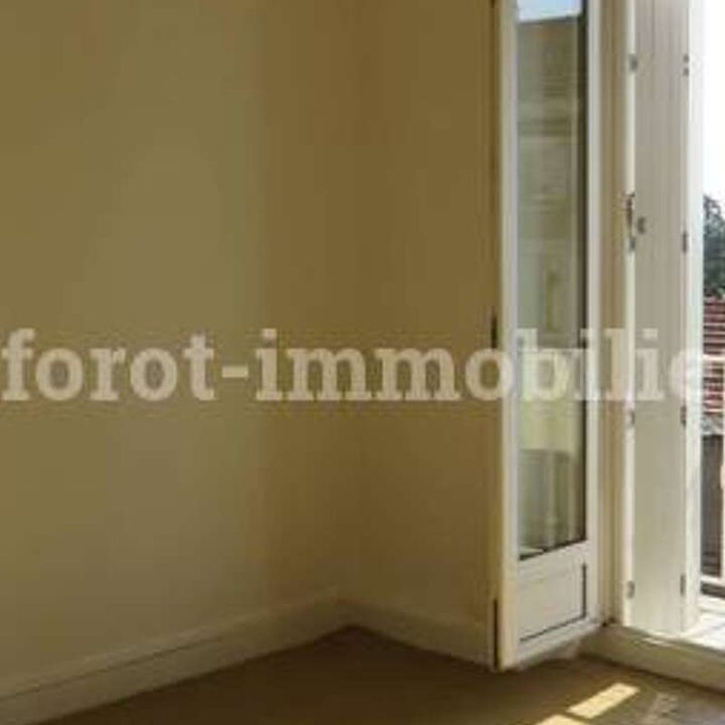 Location appartement 48 m² Saint-Agrève (07320) Intres