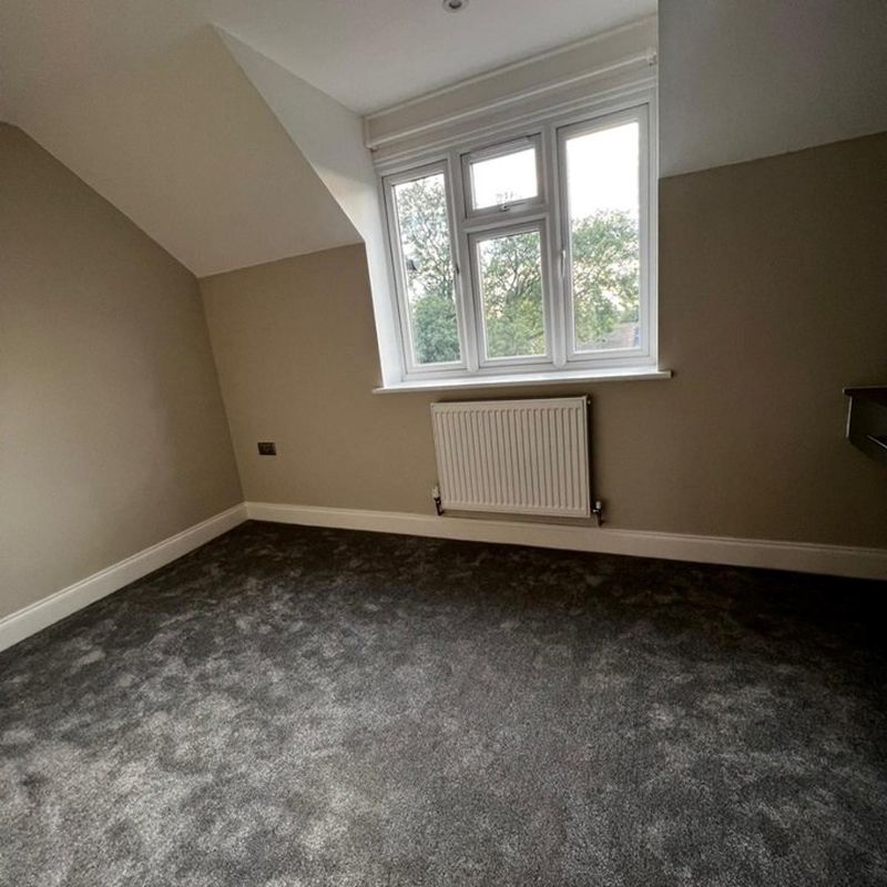 IMMACULATE 4 BEDROOM TOWN HOUSE AVAILABLE FOR RENT IN HOUGHTON REGIS!!!