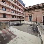 Affitto 5 camera appartamento di 430 m² in Catania