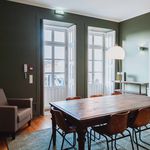 Rent 4 bedroom apartment of 185 m² in Porto