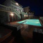 Rent 4 bedroom house of 460 m² in Sanremo