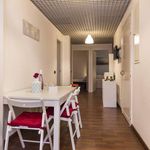 Rent a room of 290 m² in Milano
