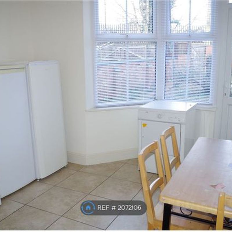 Room to rent in Kingsthorpe Grove, Northampton NN2