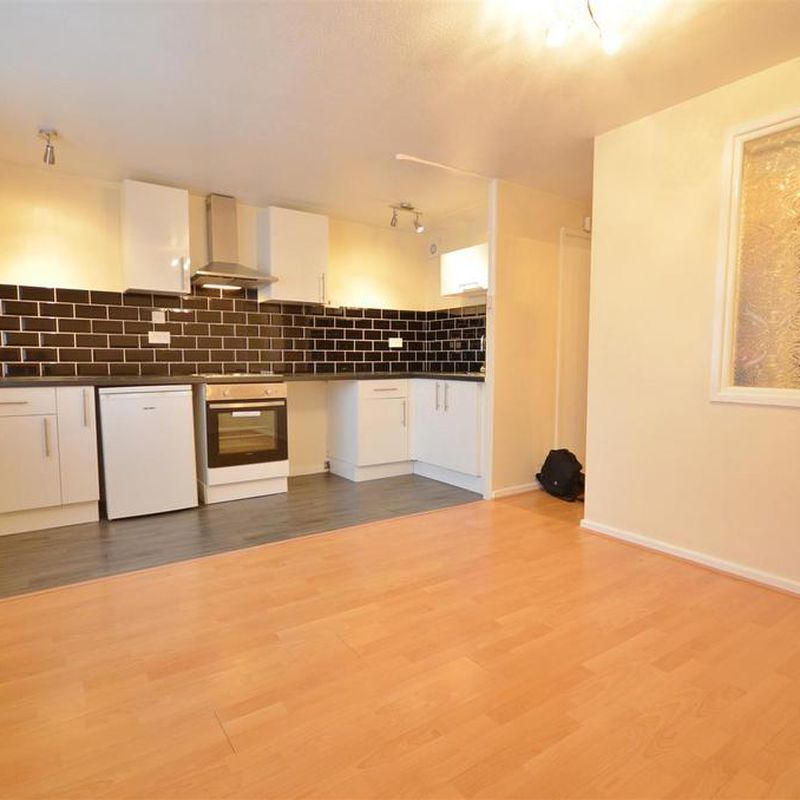 Burfield Court, Handcross Road, Luton 1 bed apartment to rent - £900 pcm (£208 pw) Wigmore