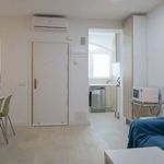 Rent 2 bedroom apartment of 65 m² in La Castellana