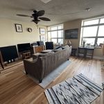 Rent 1 bedroom apartment of 642 m² in Chicago