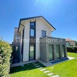 Rent 5 bedroom house of 306 m² in Varese