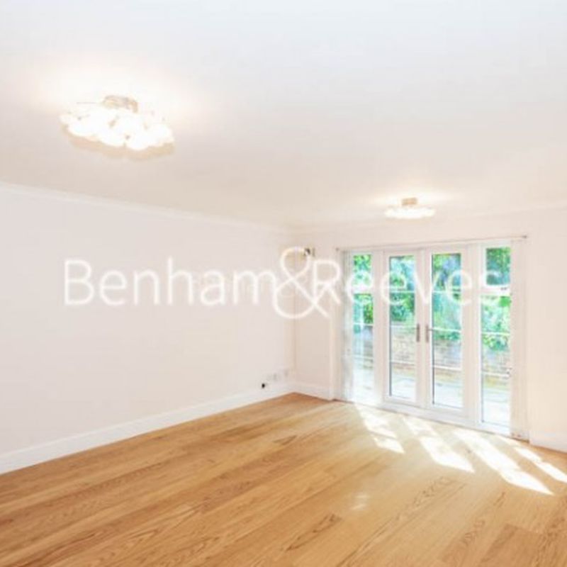 3 Bedroom flat to rent in
 Parkhill Road, Belsize Park, NW3 Maitland Park