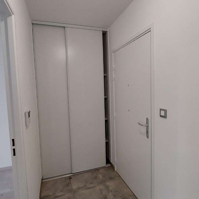 Location appartement 3 pièces 61 m² Chassieu (69680)