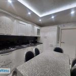 Affitto 3 camera appartamento di 151 m² in Napoli