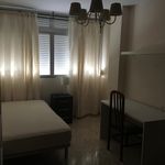 Rent 5 bedroom house in Malaga