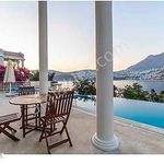 Rent 4 bedroom house of 200 m² in Antalya