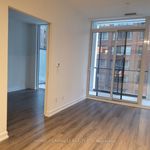 Appartement de 699 m² avec 2 chambre(s) en location à Toronto