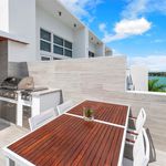 Rent 3 bedroom house of 210 m² in Miami Beach