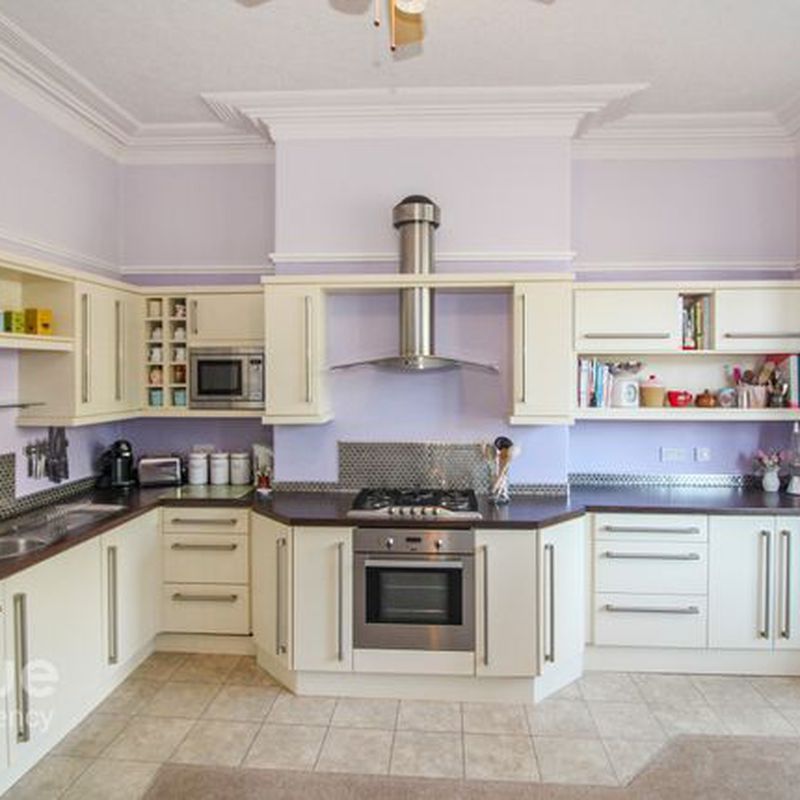 Flat to rent in 26 St. Thomas Road, Lytham St. Annes, Lancashire FY8 Little Town