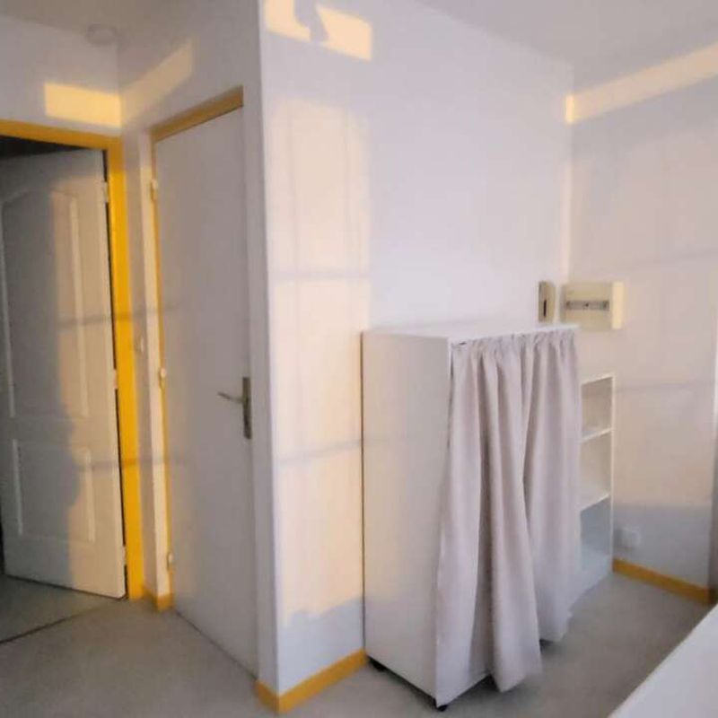Location appartement 1 pièce 12 m² Saint-Omer (62500)