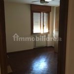 Affitto 4 camera appartamento di 98 m² in Modena