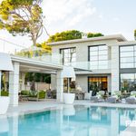 Rent 6 bedroom house of 900 m² in Calvià