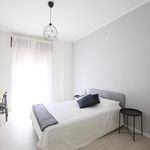 Rent 5 bedroom apartment in Modena