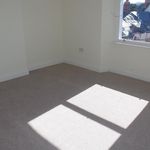 Rent 2 bedroom flat in High Wycombe