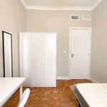 Rent a room of 98 m² in Zaragoza