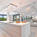 Rent 4 bedroom house of 300 m² in Marbella