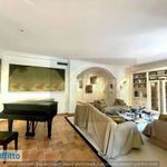 Rent 6 bedroom apartment of 216 m² in Rome