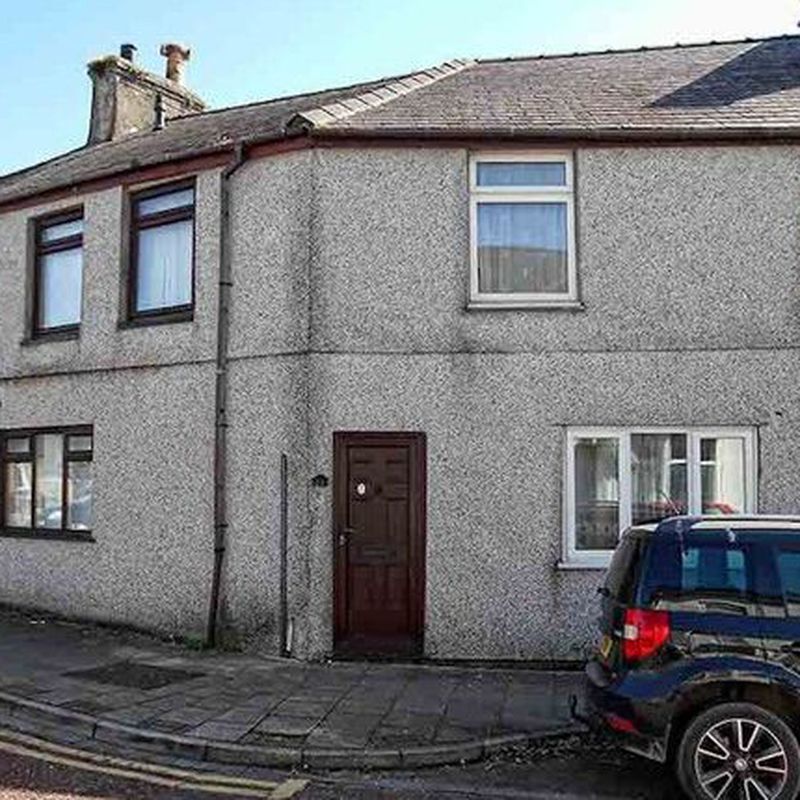 Terraced house to rent in Market Place, Penygroes, Caernarfon LL54
