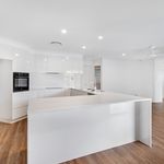 Rent 4 bedroom house of 263 m² in Sunshine Coast