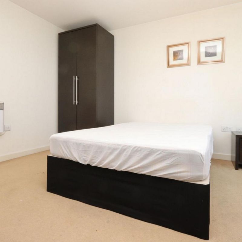Cosy double bedroom near Limehouse Waterside & Marina