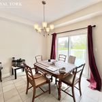 Rent 4 bedroom house of 232 m² in Kitchener