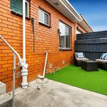 Rent 2 bedroom apartment in Melbourne