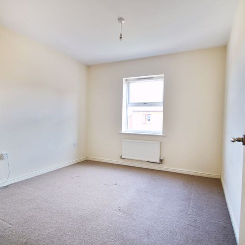 2 bed studio to let in Rugby