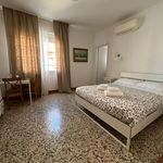Rent 3 bedroom apartment of 950 m² in Venezia