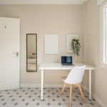Rent a room of 98 m² in Zaragoza