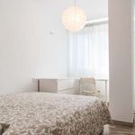 Rent a room of 97 m² in Valencia