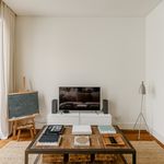 Rent 2 bedroom apartment of 84 m² in Algés