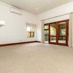 Rent 5 bedroom house of 1355 m² in Johannesburg