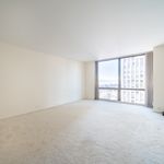 Rent 1 bedroom apartment of 685 m² in Chicago