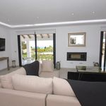 Rent 5 bedroom house of 270 m² in Marbella