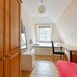 Rent a room of 150 m² in London