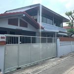 Rent 5 bedroom house of 240 m² in Sam Sen Nok