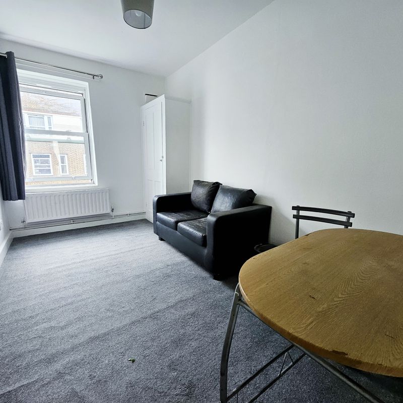 Fully refurbished 3 bedroom flat Whitechapel